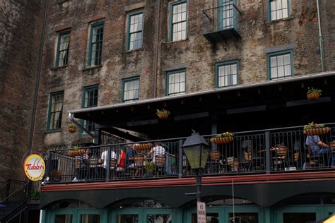 restaurants downtown savannah river street.